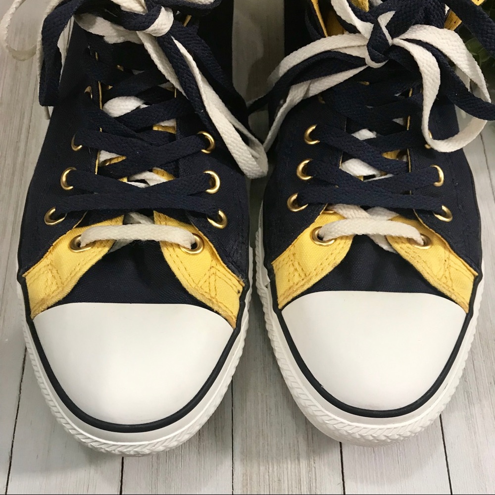 Converse Unisex Hi-Top Sneakers - Picture 3 of 8